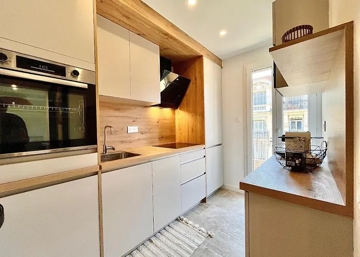 Agreable 2 Pieces Renove Centre De * مينتون